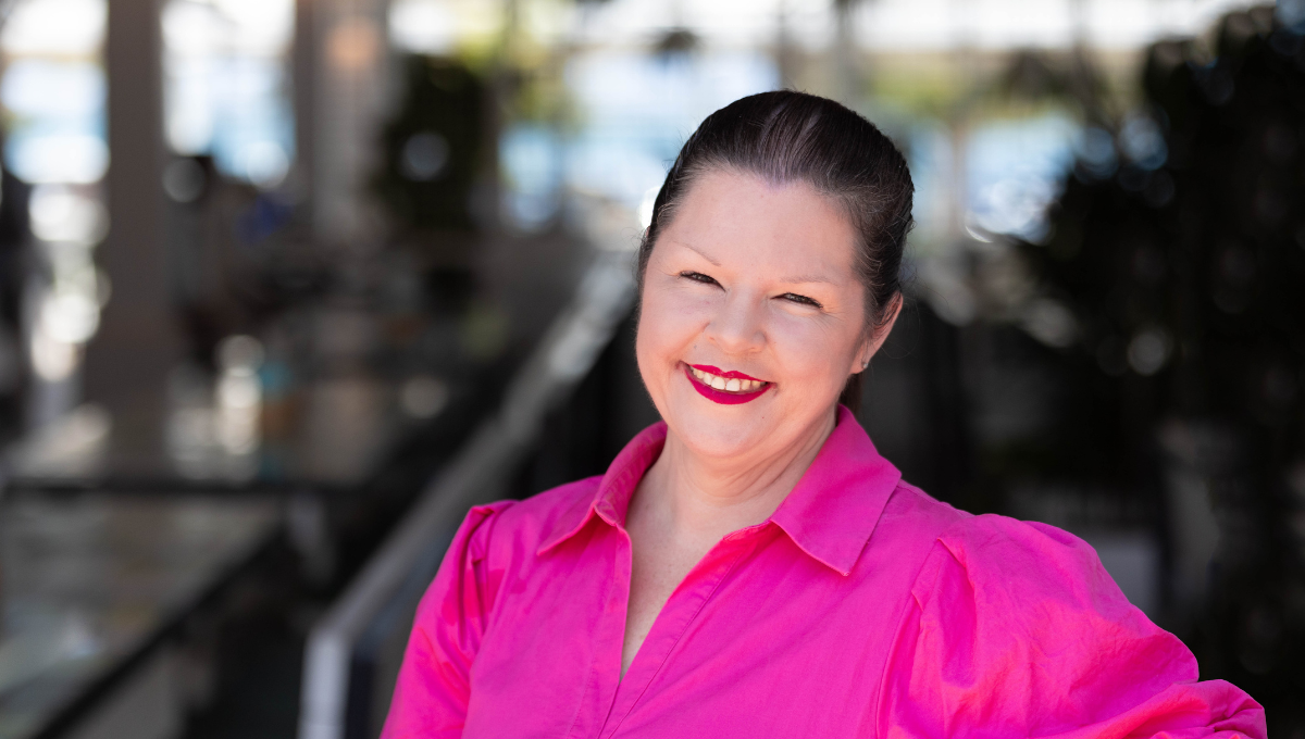 Portrait photo of smiling woman in pink top