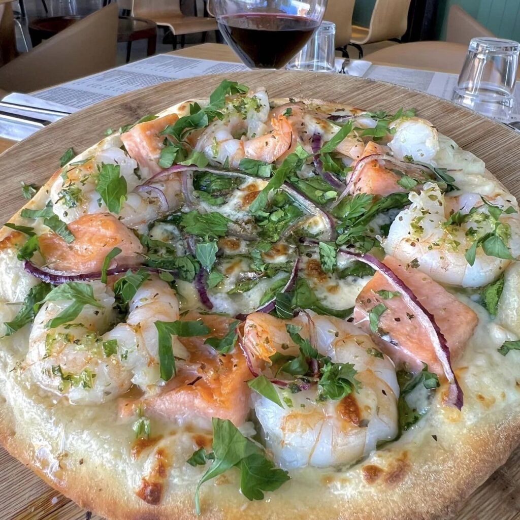 Prawn pizza